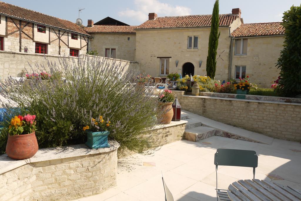 Troglodyte De La Fosse Hotel Meigne Exterior photo