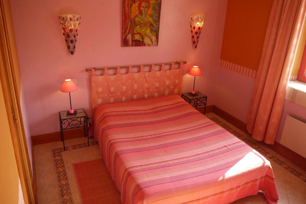 Troglodyte De La Fosse Hotel Meigne Room photo